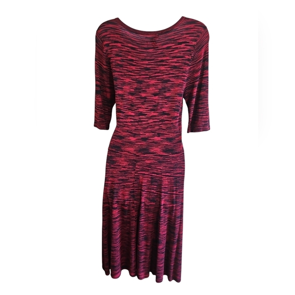 Muse Medium Red Black Grunge Fit Flare Midi Dress Textured Keyhole Rare Y2K Prep - Picture 3 of 7